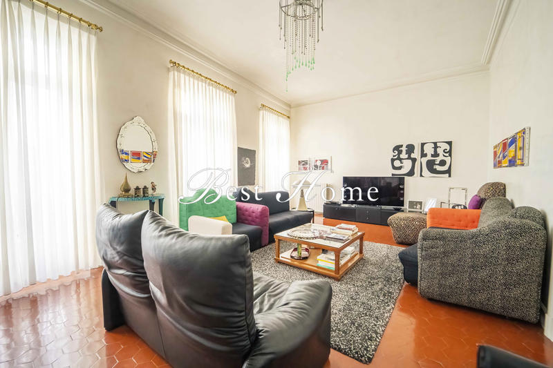 Maison - 245 m² - 8 pièces