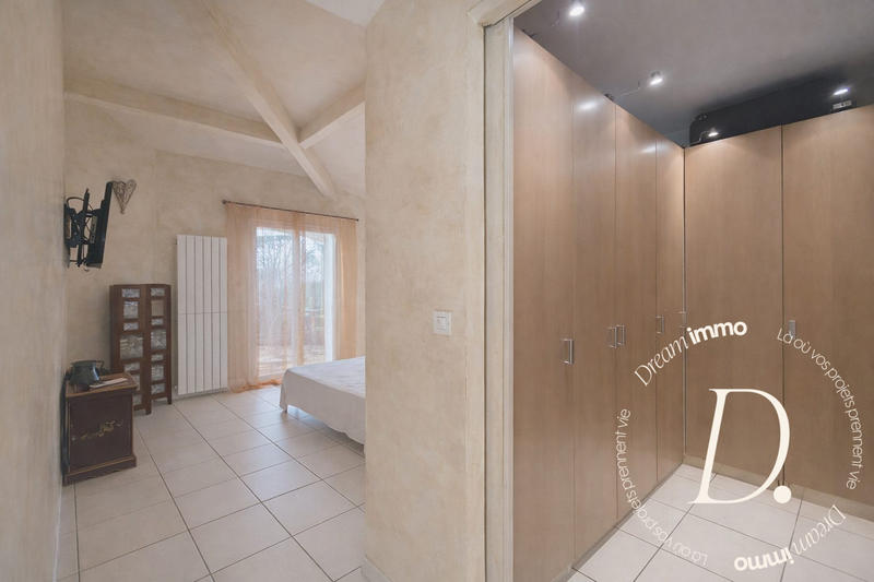 Villa - 270 m² - 8 pièces