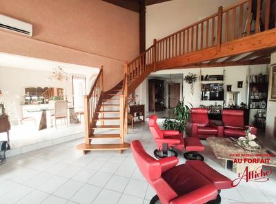 Maison - 255 m² - 7 pièces