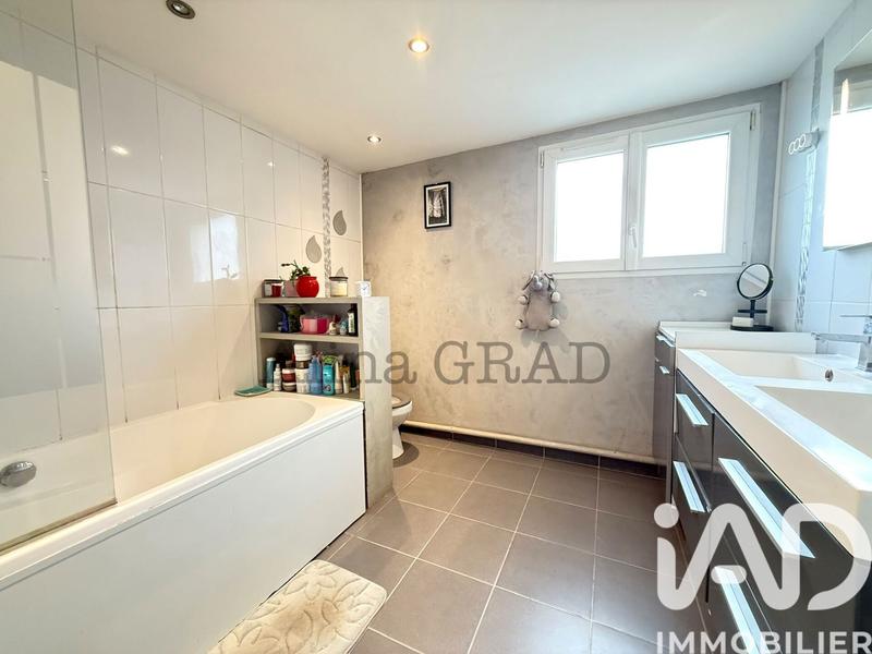 Maison - 92 m² - 4 pièces