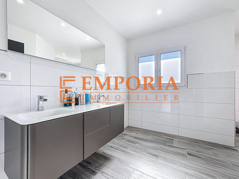 Maison - 280 m² - 8 pièces