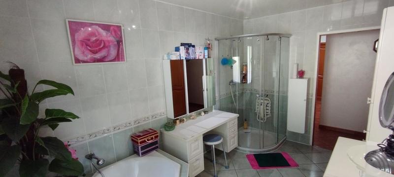 Propriété - 240 m² - 6 pièces