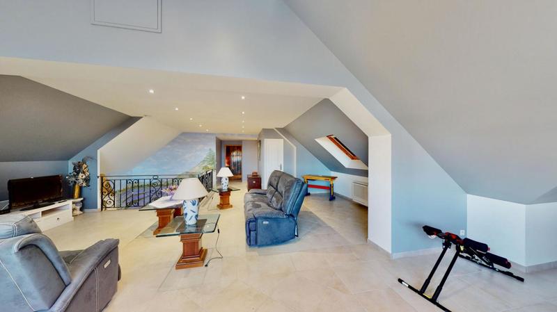 Maison - 314 m² - 11 pièces