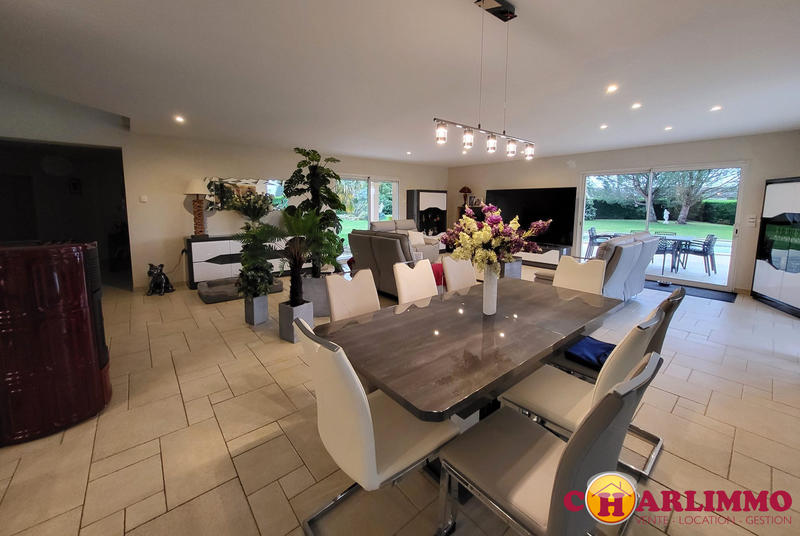 Maison traditionnelle - 208 m² - 5 pièces