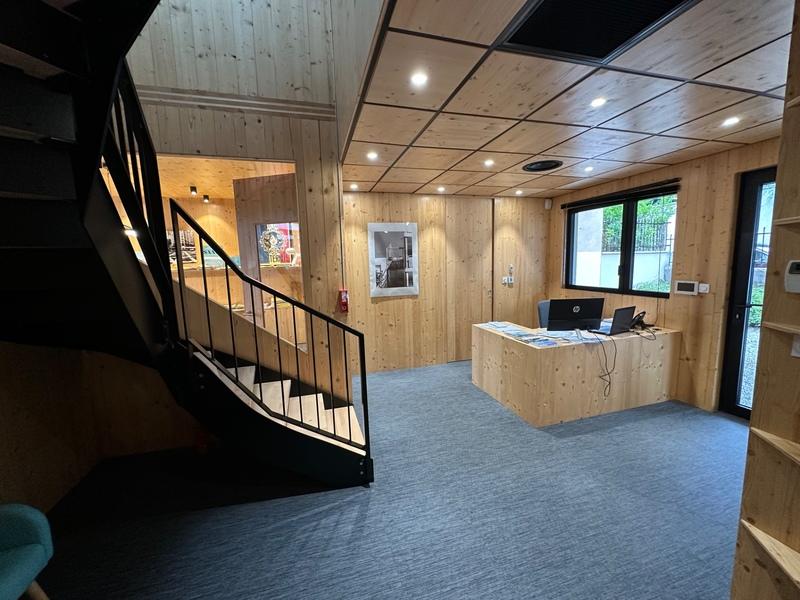 Local d'activité / Entrepôt - 125 m² - 6 pièces