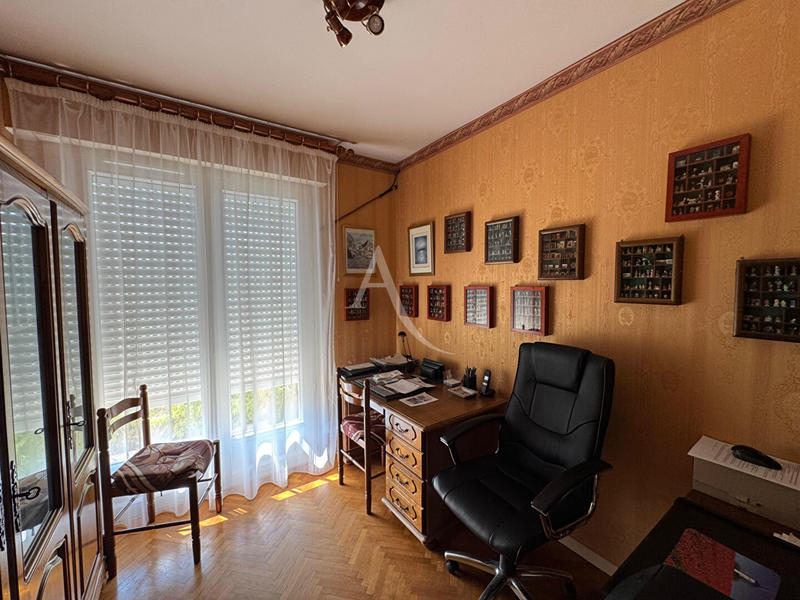 Maison - 200 m² - 8 pièces