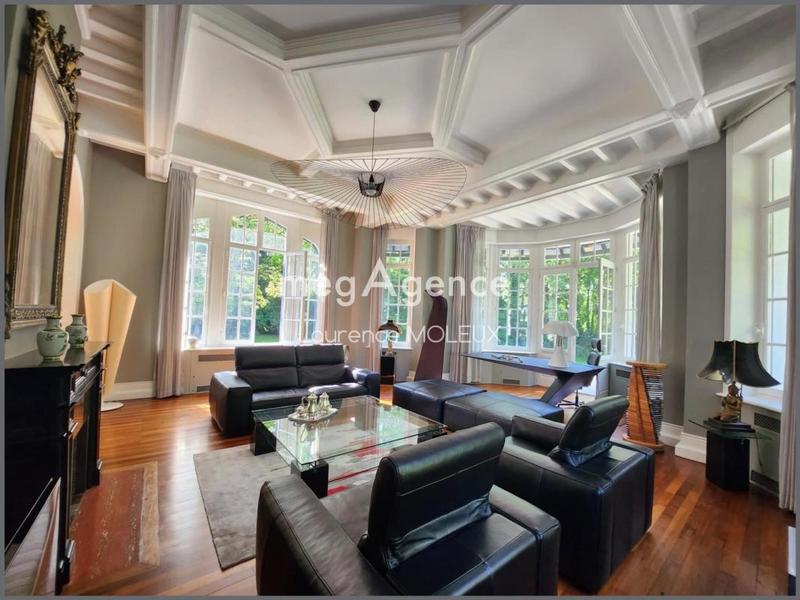 Demeure - 436 m² - 10 pièces