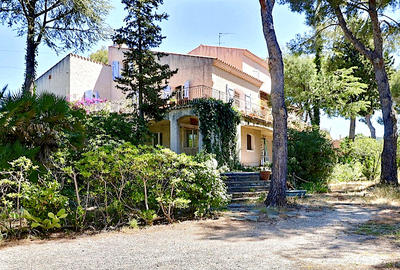 Propriété - 445 m² - 10 pièces