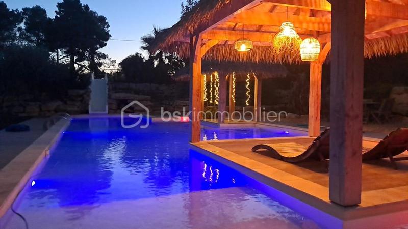 Propriété - 237 m² - 8 pièces