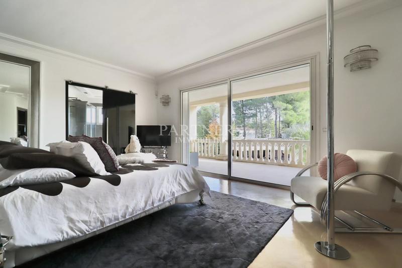 Maison - 320 m² - 8 pièces