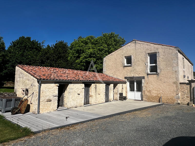 Maison - 330 m² - 8 pièces