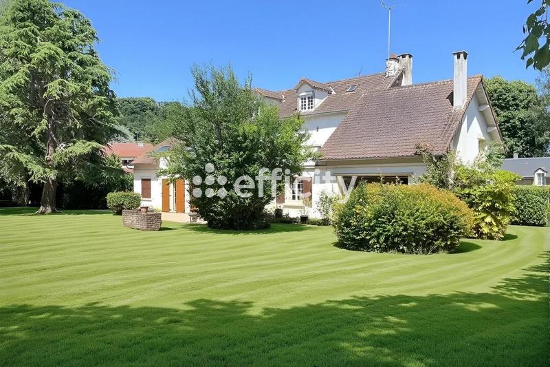 Maison - 320 m² - 9 pièces