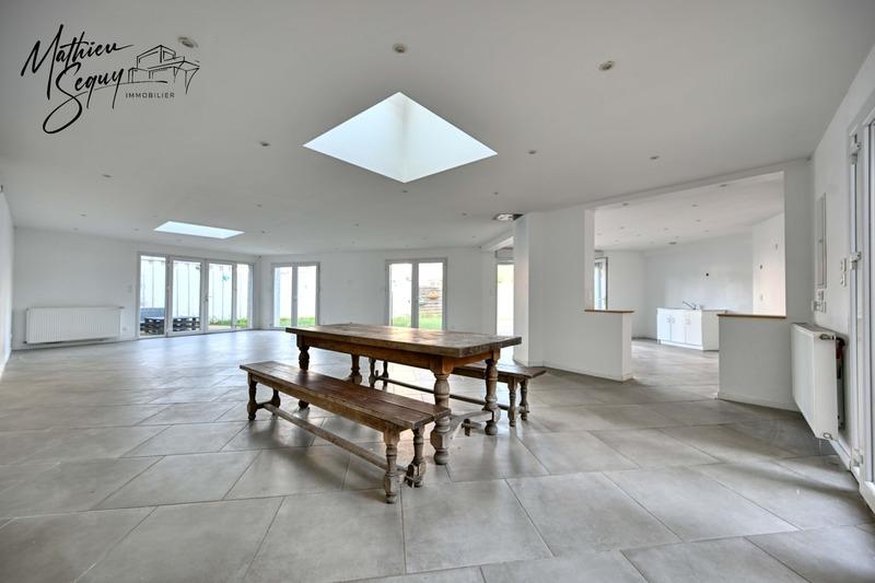 Maison - 274 m² - 9 pièces