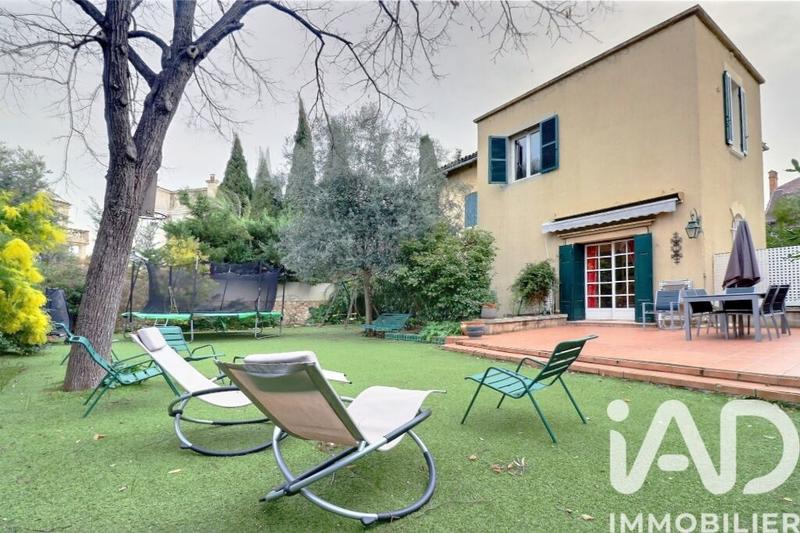 Maison - 228 m² - 11 pièces