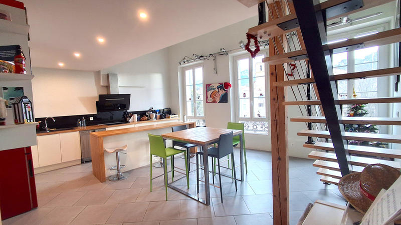 Appartement - 153 m² - 6 pièces