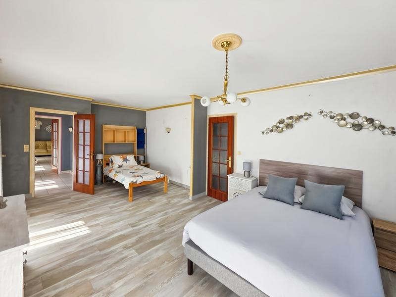 Maison - 157 m² - 7 pièces