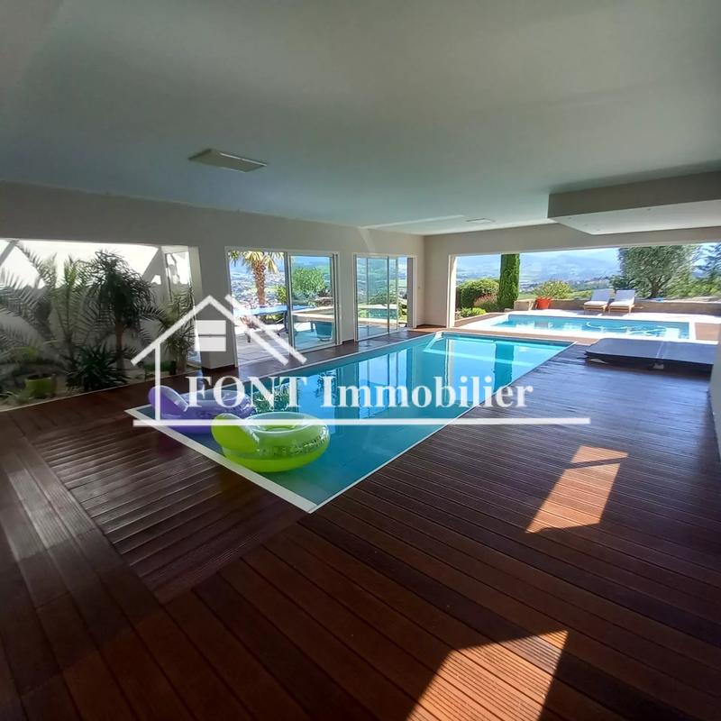 Maison - 338 m² - 8 pièces