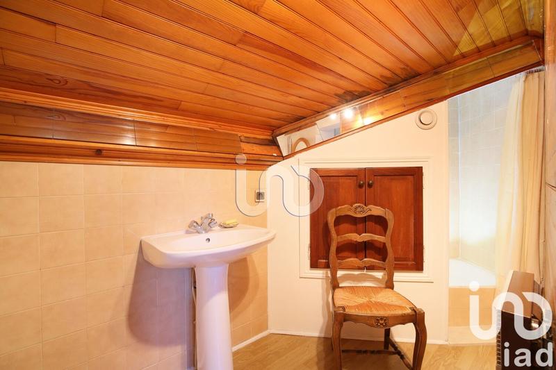 Maison - 220 m² - 7 pièces