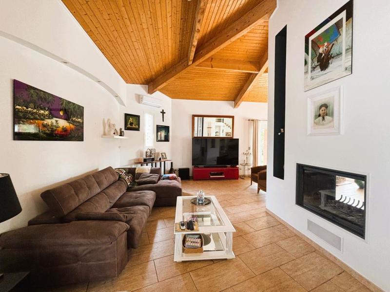 Maison - 254 m² - 6 pièces