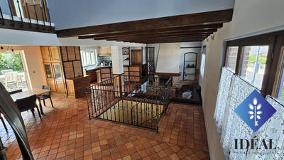 Maison - 210 m² - 6 pièces