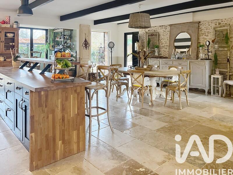 Maison - 255 m² - 7 pièces