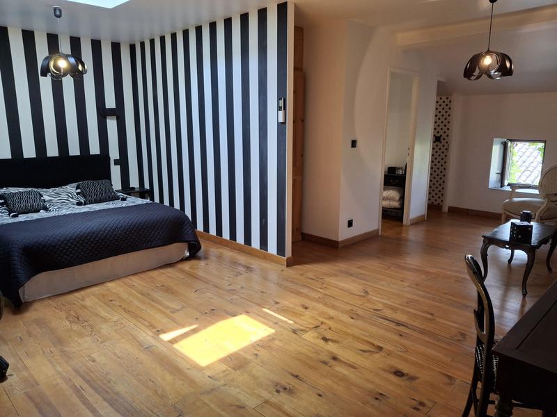 Maison traditionnelle - 350 m² - 11 pièces