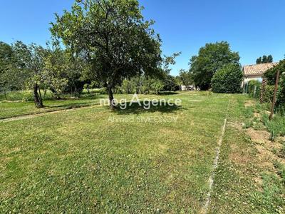 Terrain constructible - 826 m²