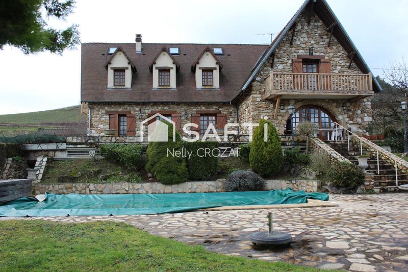 Maison - 220 m² - 8 pièces