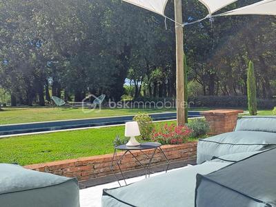 Propriété - 310 m² - 9 pièces