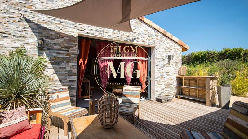 Maison - 1 046 m² - 29 pièces