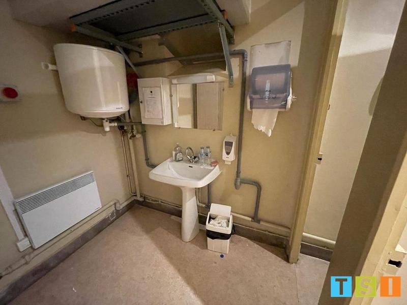 Local d'activités - 150 m² - 3 pièces