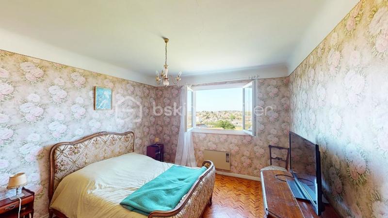 Propriété - 221 m² - 9 pièces