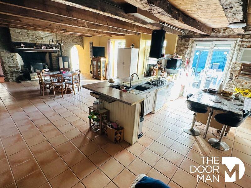 Maison - 270 m² - 7 pièces