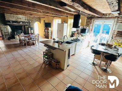 Maison - 270 m² - 7 pièces