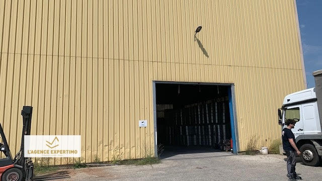 Entrepôt - 1 100 m²