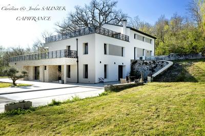 Propriété - 391 m² - 10 pièces