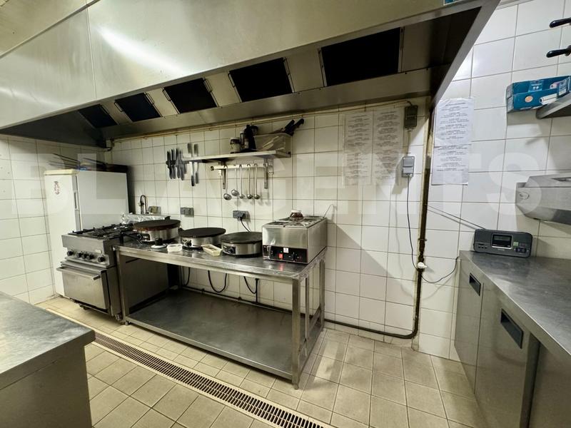 Local commercial - 117 m² - 7 pièces
