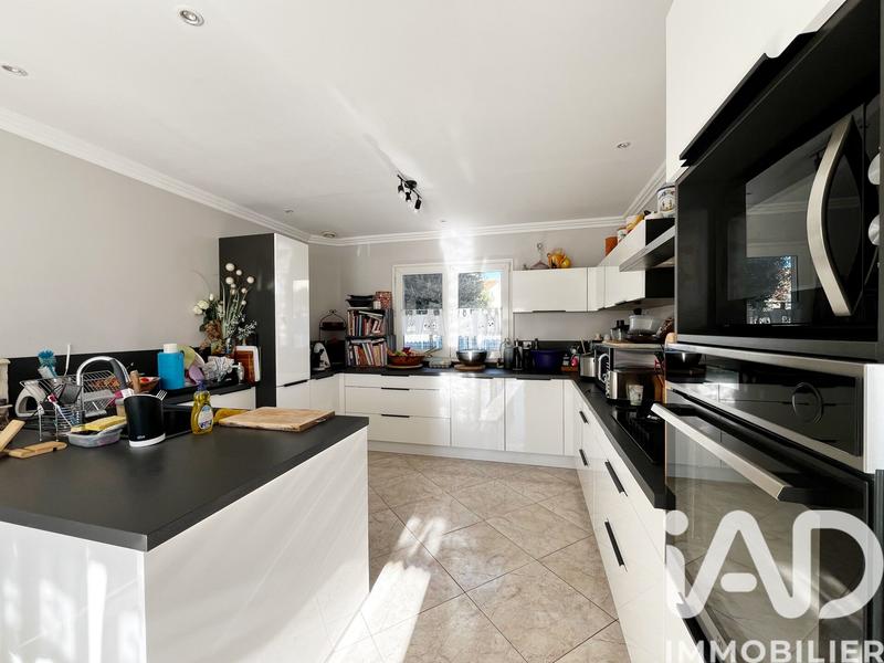 Maison - 257 m² - 8 pièces