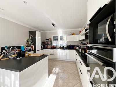 Maison - 257 m² - 8 pièces