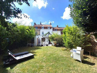 Maison - 200 m² - 9 pièces