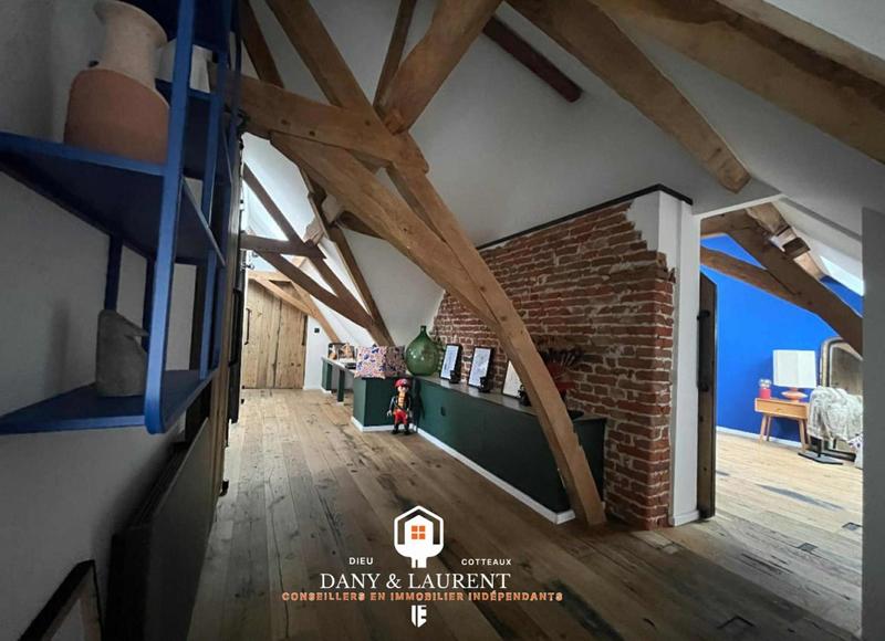 Maison - 720 m² - 12 pièces