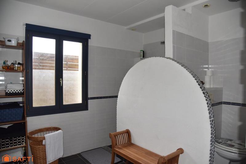 Maison - 240 m² - 8 pièces