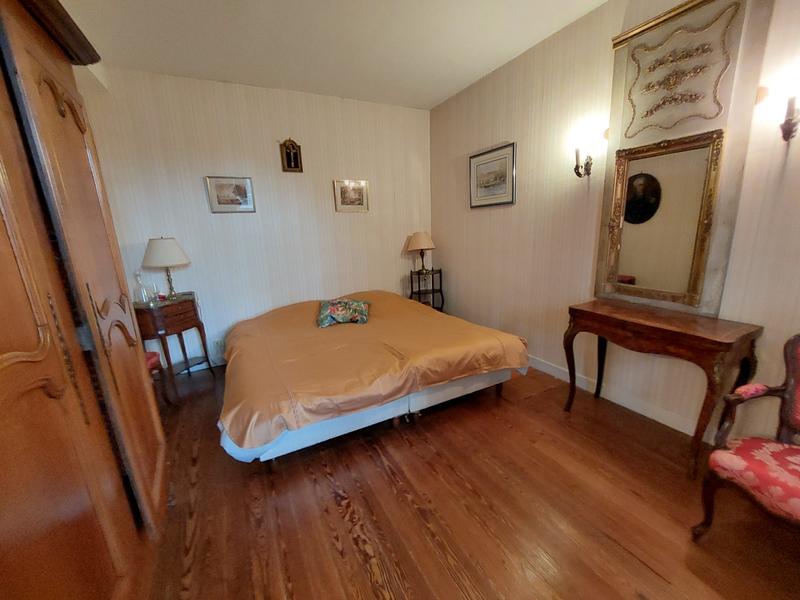 Maison - 301 m² - 10 pièces