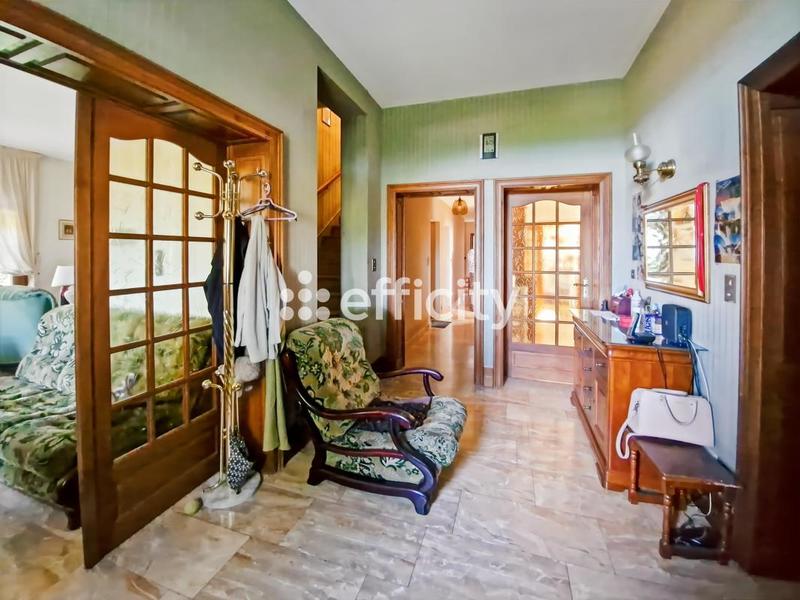 Maison - 245 m² - 11 pièces