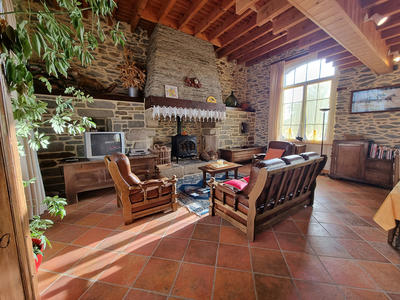 Maison - 180 m² - 9 pièces