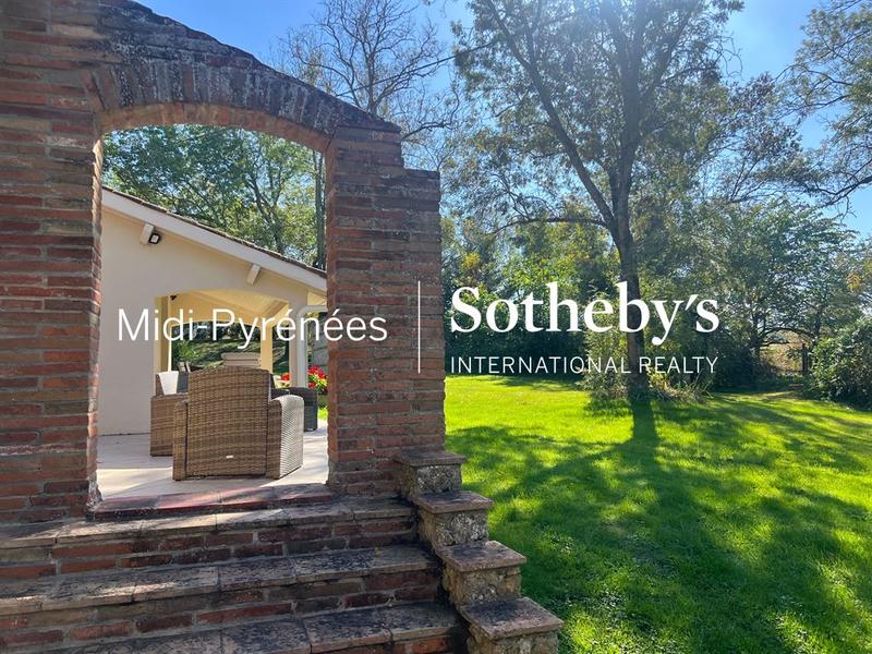 Maison - 296 m² - 7 pièces