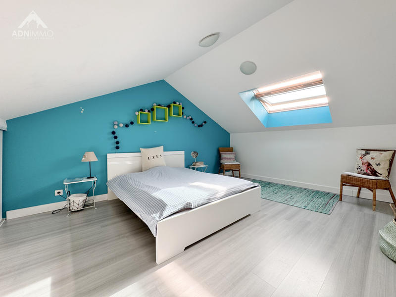 Maison - 240 m² - 8 pièces