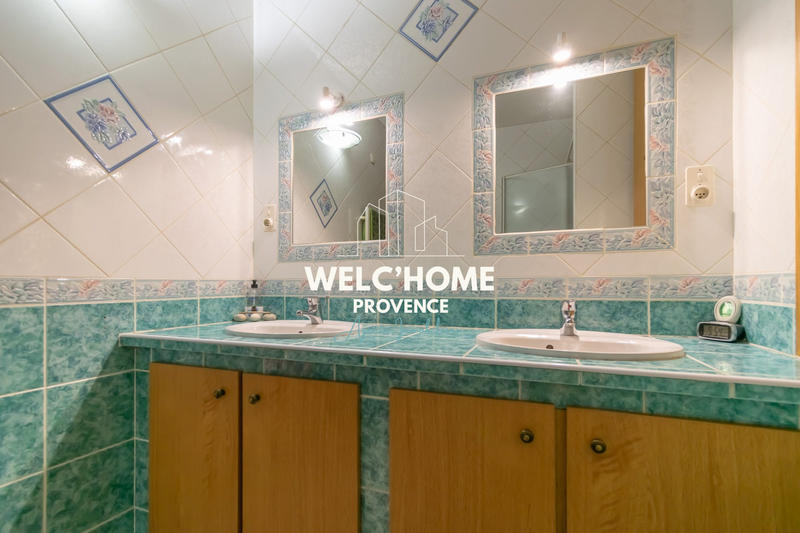 Maison - 210 m² - 8 pièces