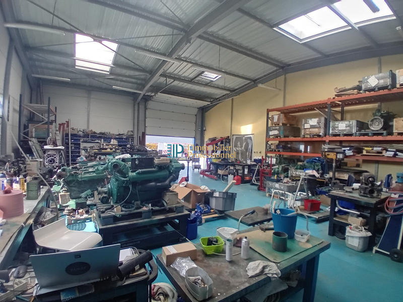 Local d'activités - 410 m²