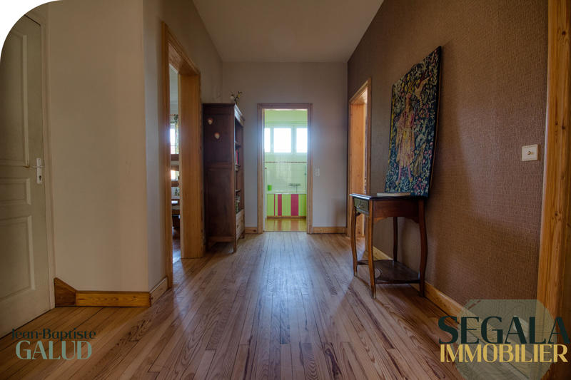 Maison - 210 m² - 6 pièces